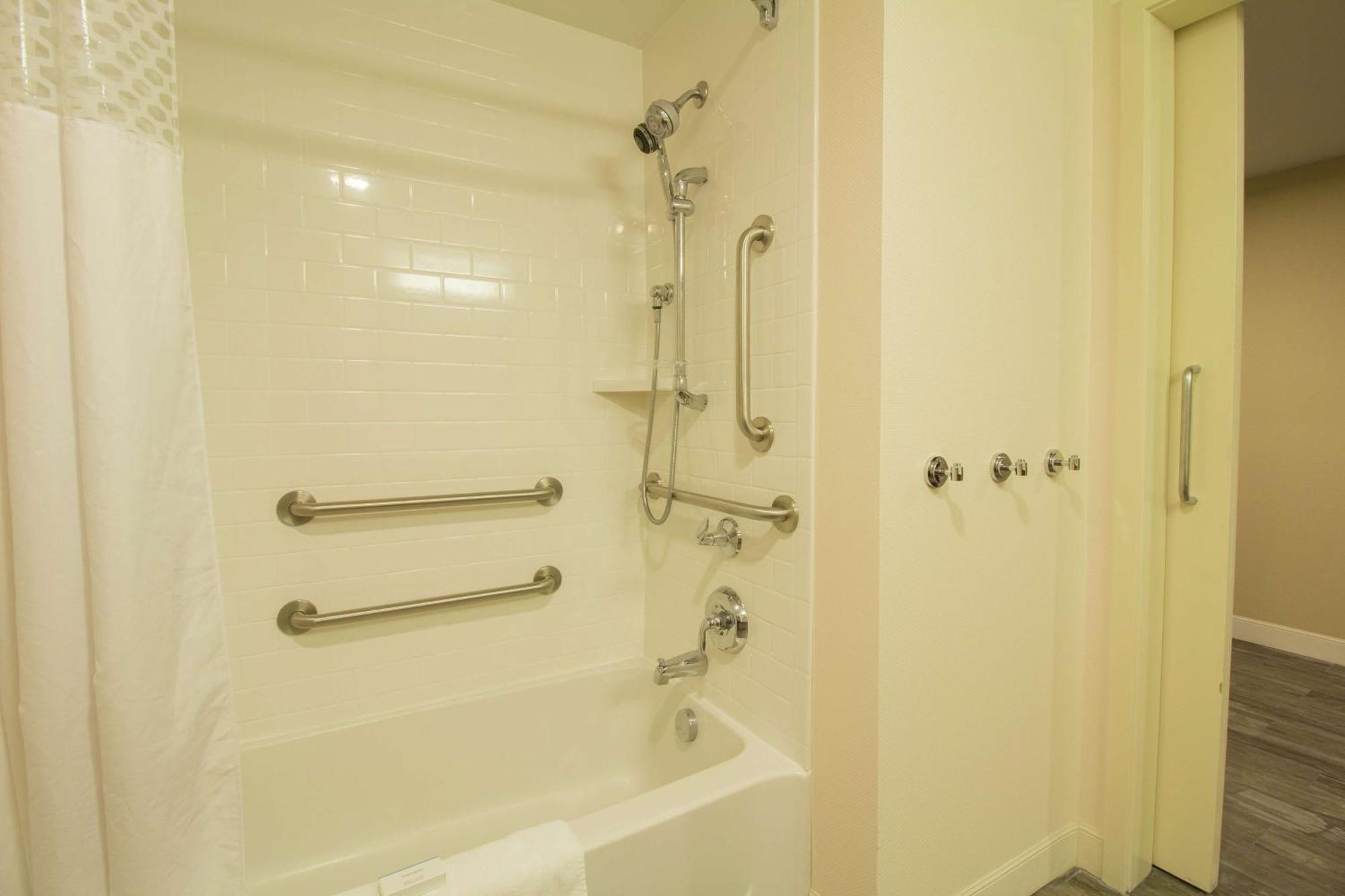 Hampton Inn&Suites Cazenovia, NY Esterno foto